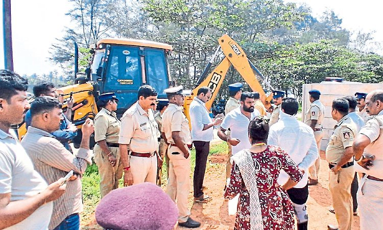 ಕಡಲತೀರದಲ್ಲಿ ಅಕ್ರಮ ಕಟ್ಟಡಗಳ ಹಾವಳಿ