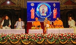 'ಮಾನವೀಯ ಧರ್ಮ ಶುದ್ಧಿಗೊಳ್ಳಲಿ': ವಿಶ್ವಗೀತಾ ಸಮ್ಮೇಳನ ಸಮಾರೋಪದಲ್ಲಿ ಭಟ್ಟಾರಕ ಸ್ವಾಮೀಜಿ