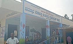 Chitradurga: 70 ವಿದ್ಯಾರ್ಥಿಗಳಿಗೆ 3 ಕೊಠಡಿಯಲ್ಲಿ ಪಾಠ!