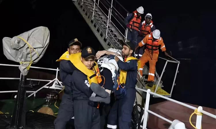 2 ಪ್ರತ್ಯೇಕ ಘಟನೆಗಳಲ್ಲಿ ಇಬ್ಬರ ಜೀವ ಉಳಿಸಿದ ಕರಾವಳಿ ರಕ್ಷಣಾ ಪಡೆ