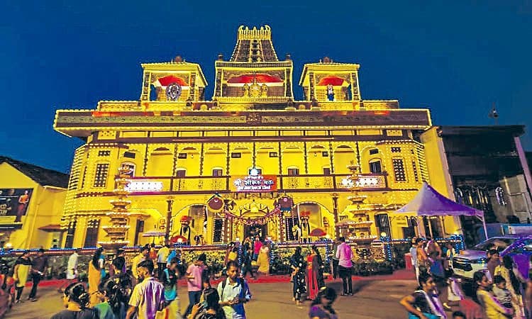 ಶ್ರೀಕೃಷ್ಣ ಮಠ ಪರಿಸರದಲ್ಲಿ ಸಡಗರ:  ಹೆಚ್ಚುತ್ತಿದೆ ಭಕ್ತರ ಆಗಮನ-ವ್ಯಾಪಾರಿಗಳಿಂದ ಗಿಜಿಗಿಜಿ