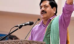 ದತ್ತ ಶಾಸಕರಾಗಲಿ ಎಂದು ಹರಕೆ ಹೊತ್ತು ಶಬರಿಮಲೆಗೆ ತೆರಳಿದ ಯುವಕ