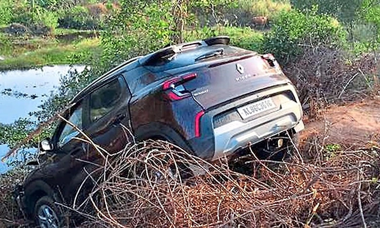 Car narrowly escapes falling into stream after Google Maps diversion in Kota