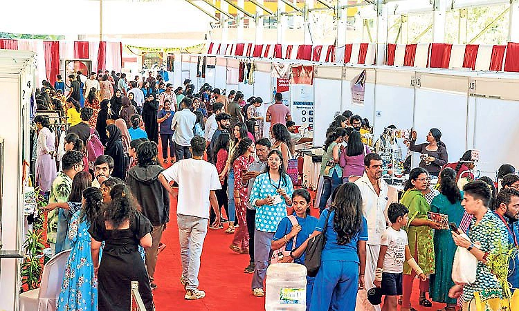 Huge crowds at Namma Santhe in Manipal