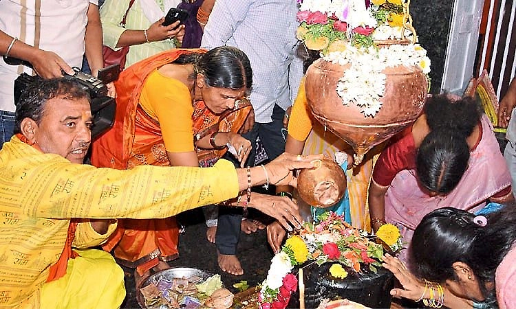  Devotees immerse in Shiva worship as Maha Shivaratri celebrated in Bidar