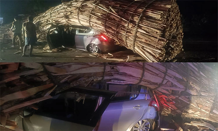 ಕಾರಿನ ಮೇಲೆ ಬಿದ್ದ ಲಾರಿಯಲ್ಲಿದ್ದ ಭಾರೀ ತೂಕದ ಕಟ್ಟಿಗೆ ಲೋಡ್: ಮೂವರು ಪಾರು