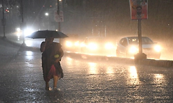 ರಾಜ್ಯದ 9 ಜಿಲ್ಲೆಯಲ್ಲಿ ಬೇಸಿಗೆ ಮಳೆ: ಕೆಲವೆಡೆ ಅಸ್ತವ್ಯಸ್ತ, ರೈತರಿಗೆ ಸಮಸ್ಯೆ