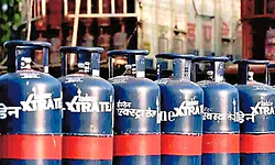 ವಾಣಿಜ್ಯ ಗ್ಯಾಸ್‌ ಹಂಚಿಕೆ ಪುನರಾರಂಭ: ಕೇಂದ್ರ