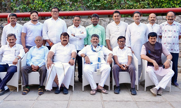 ಮೈಸೂರಿಗೆ ಒಡಿಶಾ ಶಾಸಕರು: ಚಾಮುಂಡೇಶ್ವರಿ ದರ್ಶನ