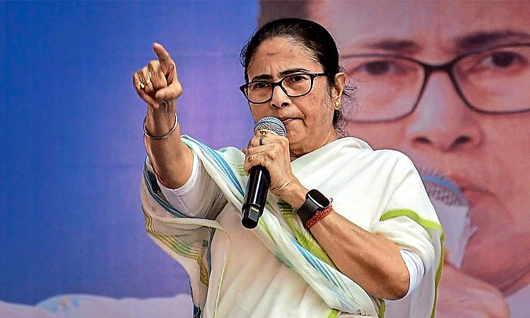 ದೆಹಲಿಯ ಜಮೀನ್ದಾರರಿಗೆ ಚುನಾವಣೆಯಲ್ಲಿ ತಕ್ಕ ಉತ್ತರ ನೀಡಿ: ಮಮತಾ ಬ್ಯಾನರ್ಜಿ