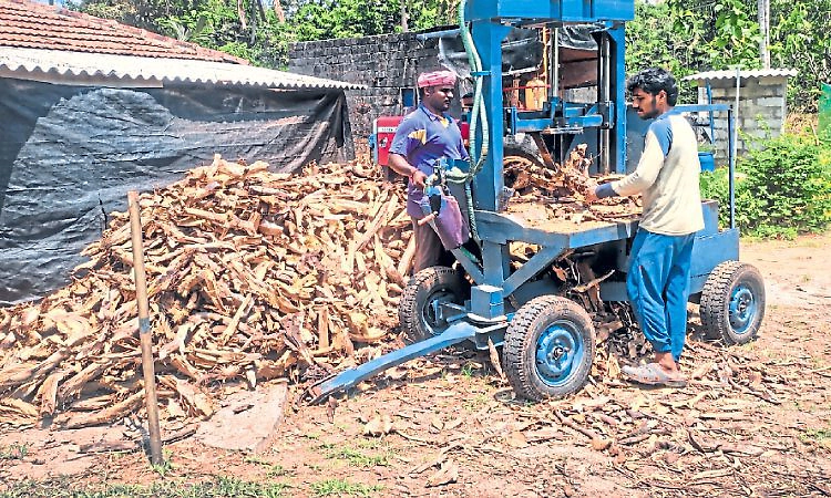 ಮಧ್ಯಪ್ರಾಚ್ಯ ಸಂಘರ್ಷದಿಂದ ಗ್ಯಾಸ್‌ ಟ್ರಬಲ್‌; ಕಟ್ಟಿಗೆ ಒಡೆಯುವ ಯಂತ್ರಕ್ಕೆ ಬೇಡಿಕೆ!