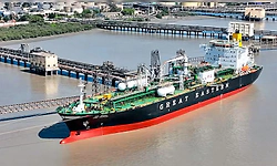 ಅಮೆರಿಕದ ದಿಗ್ಬಂದನದ ನಡುವೆಯೂ ಹೊರ್ಮುಜ್ ಜಲಸಂಧಿ ದಾಟಿ ಗುಜರಾತ್ ತಲುಪಿದ ಭಾರತೀಯ ನೌಕೆ