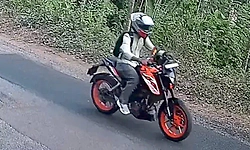 Vitla: ಚಿನ್ನದ ಸರ ಅಪಹರಣ ಪ್ರಕರಣಕ್ಕೂ ಬೈಕ್ ಸವಾರನ ಚಿತ್ರಕ್ಕೂ ಸಂಬಂಧವಿಲ್ಲ