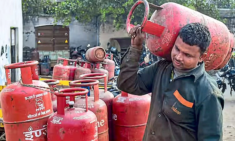 ಶೇ.100 ಗೃಹಬಳಕೆ ಎಲ್‌ಪಿಜಿ ಪೂರೈಸಿದ್ದೇವೆ: ಕೇಂದ್ರ ಸ್ಪಷ್ಟನೆ