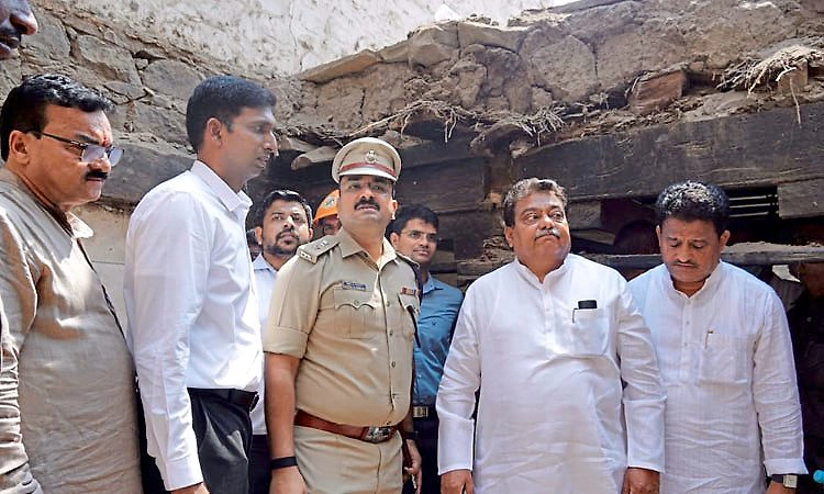 ಮನೆ ಚಾವಣಿ ಕುಸಿದು ನಾಲ್ವರ ಸಾವು ಪ್ರಕರಣ: ಘಟನಾ ಸ್ಥಳಕ್ಕೆ ಸಚಿವ ಎಂ.ಬಿ.ಪಾಟೀಲ್ ಭೇಟಿ