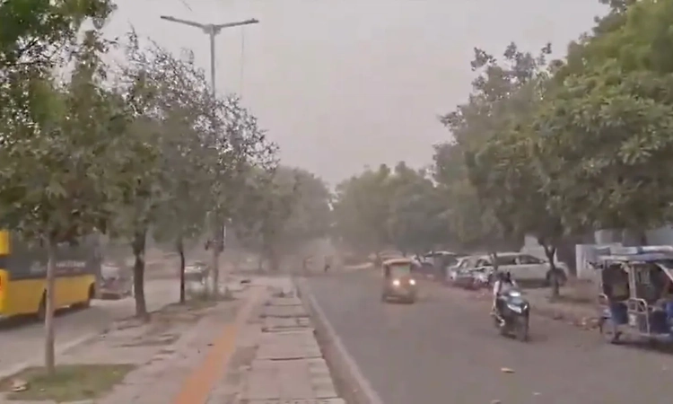 Dust storm, winds up to 92 Kmph hit Delhi; IMD issues red alert