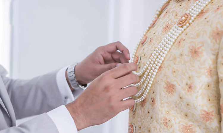 Inspired by Modi's appeal, Maharashtra family not to buy gold for son's wedding