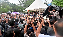ನಗರದಲ್ಲಿ ಕಾಕ್ರೋಚ್‌ ಜನತಾ ಪಾರ್ಟಿ ಮೊದಲ ಪ್ರತಿಭಟನೆ