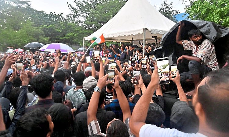 ನಗರದಲ್ಲಿ ಕಾಕ್ರೋಚ್‌ ಜನತಾ ಪಾರ್ಟಿ ಮೊದಲ ಪ್ರತಿಭಟನೆ