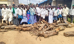 Villagers protest in Gadag over lack of cremation ground
