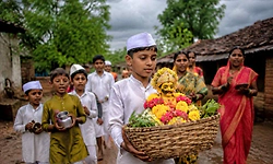 Folk ritual: ವರುಣನ  ಕೃಪೆಗಾಗಿ ರೈತರ ಜಾನಪದ ಯಾತ್ರೆ