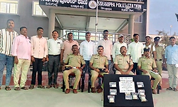 7 ಲಕ್ಷ ಮೌಲ್ಯದ ಚಿನ್ನ, ಬೆಳ್ಳಿ ಕದ್ದವರ ಬಂಧನ: ಸಿರುಗುಪ್ಪ ಪೊಲೀಸರ ಭರ್ಜರಿ ಕಾರ್ಯಾಚರಣೆ