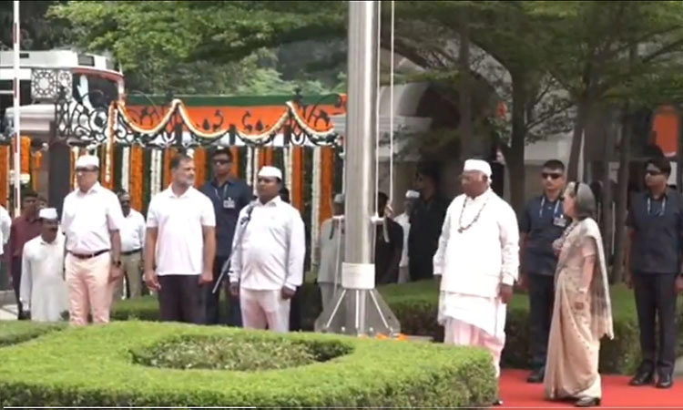 'ವಂದೇ ಮಾತರಂ'ನಿಲ್ಲಿಸಲು ಸೋನಿಯಾ ಗಾಂಧಿ ಸೂಚನೆ?: ಬಿಜೆಪಿಯಿಂದ ವ್ಯಾಪಕ ಟೀಕೆ