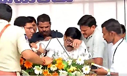 Video: ಸ್ವಾತಂತ್ರ್ಯ ದಿನಾಚರಣೆಯ ಭಾಷಣ ಮಾಡುತ್ತಾ ವೇದಿಕೆಯಲ್ಲೇ ಅಸ್ವಸ್ಥಗೊಂಡ ಆಂಧ್ರ ಸಚಿವ