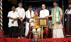 ವಾಸು ಬಾಯಾರ್‌ ಅವರಿಗೆ ವಿಶೇಷ ಯಕ್ಷಶ್ರೀ ರಕ್ಷಾ ಗೌರವ ಪ್ರಶಸ್ತಿ ಪ್ರದಾನ