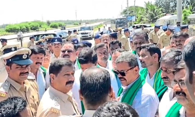 Davanagere: ಭದ್ರಾ ನೀರಿಗಾಗಿ ಆಗ್ರಹಿಸಿ ಹೆದ್ದಾರಿ ತಡೆಯಲು ಮುಂದಾದ ರೈತರು: ತಡೆದ ಪೊಲೀಸರು