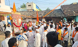 ‘Jai Bhavani’ chants echo in Hirebagewadi as devotees take part in Durgamata Daud