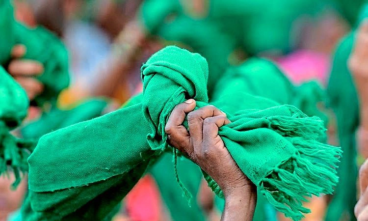 ತಣಿಯದ "ಕಬ್ಬು' ಕಿಚ್ಚು: ಮುಂದುವರಿದ ಪಾದಯಾತ್ರೆ