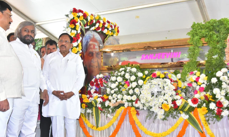 Centenarian environmentalist Saalumarada Thimmakka laid to rest with full state honour