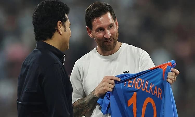 Messi, Tendulkar come together at Wankhede