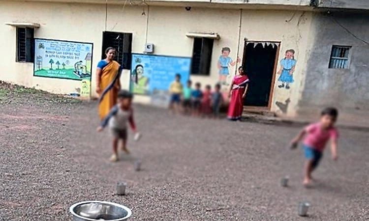 Rabkavi-Banahatti: ಸರಕಾರಿ ಶಾಲೆಗಳ ಅಂಗಳದಲ್ಲಿ "ಅಂಗನವಾಡಿಗಳು"