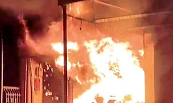 ಮಾನ್ವಿ: ಪೇಂಟ್ ಅಂಗಡಿಯಲ್ಲಿ ಅಗ್ನಿ ಅವಘಡ; ಲಕ್ಷಾಂತರ ಮೌಲ್ಯದ ವಸ್ತುಗಳು ಭಸ್ಮ!