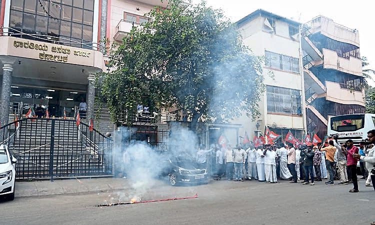 Bengaluru: ಮಹಾರಾಷ್ಟ್ರದಲ್ಲಿ ಜಯಭೇರಿ; ಬಿಜೆಪಿ ವಿಜಯೋತ್ಸವ