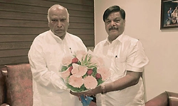 ಸಾವಿರ ದಿನ ಪೂರೈಕೆ ಬೆನ್ನಲ್ಲೇ ಖರ್ಗೆ ಭೇಟಿಯಾದ ಸಿಎಂ ಆಪ್ತ