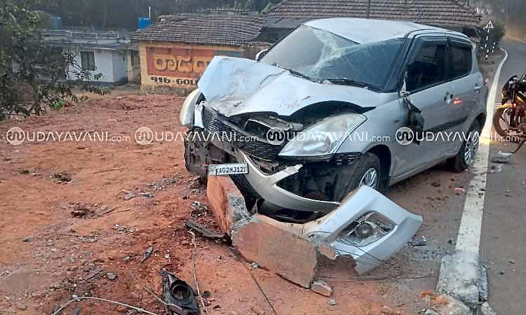 Vitla: ವಿದ್ಯುತ್ ಕಂಬಕ್ಕೆ ಕಾರು ಢಿಕ್ಕಿ, ತಪ್ಪಿದ ದುರಂತ