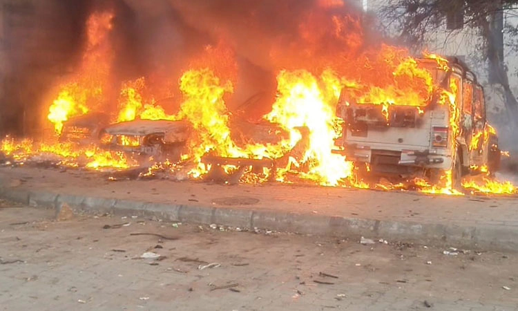 ದಾವಣಗೆರೆ: ಅಗ್ನಿ ಅವಘಡಕ್ಕೆ ನಾಲ್ಕು ಕಾರುಗಳು ಭಸ್ಮ