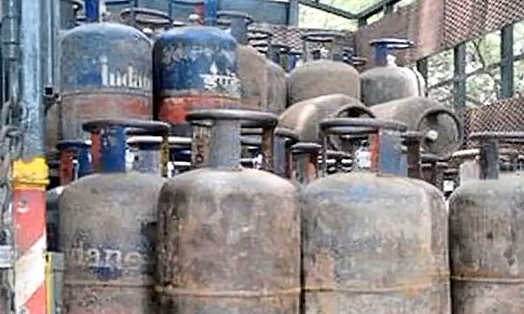 Udupi: ಬೀದಿಬದಿ ಕ್ಯಾಂಟೀನ್‌ಗೂ ಗ್ಯಾಸ್‌ ಬಿಸಿ