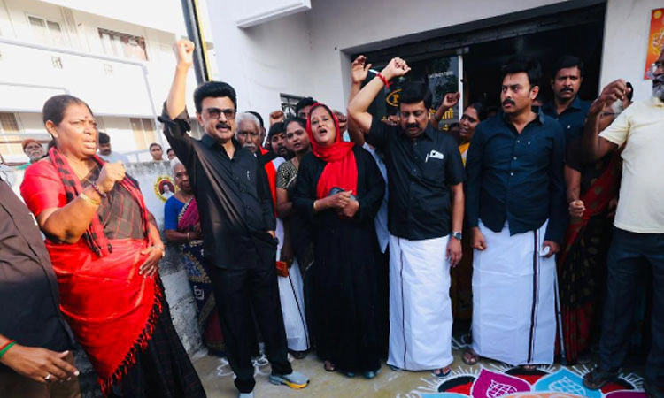 Delimitation bill ಪ್ರತಿ ಸುಟ್ಟುಹಾಕಿದ ಸ್ಟಾಲಿನ್: 'ಕರಾಳ' ಎಂದ ತಮಿಳುನಾಡು ಸಿಎಂ!