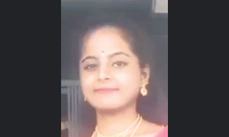 ಪತಿ ಮನೆಯಲ್ಲಿ ನೇಣು ಬಿಗಿದುಕೊಂಡ ಸ್ಥಿತಿಯಲ್ಲಿ ಹೆಂಡತಿಯ ಮೃತದೇಹ ಪತ್ತೆ