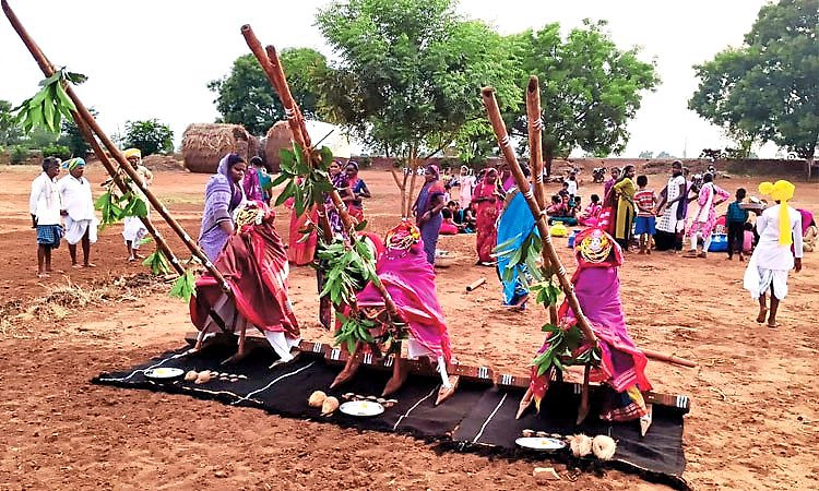 Kulageri Cross: ಉತ್ತರ ಕರ್ನಾಟಕ ರೈತರ ವಿಷೇಶ ಕೂರಿಗೆ ಪೂಜೆ