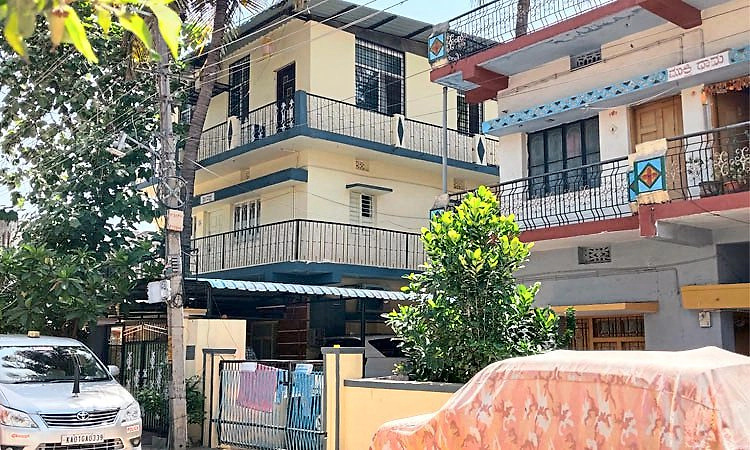 ಕಲಬುರಗಿ: ನಿವೃತ್ತ ಸೂಪರಿಂಟೆಂಡೆಂಟ್ ಇಂಜಿನಿಯರ್ ಮಾಣಿಕ ಕನಕಟ್ಟಿ ಮನೆ ಮೇಲೆ ಲೋಕಾಯುಕ್ತ ದಾಳಿ