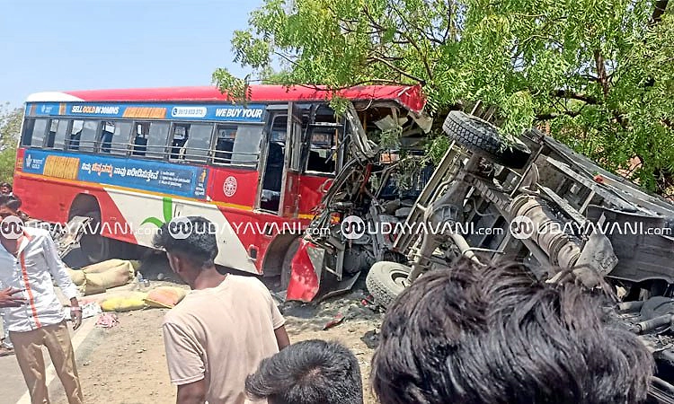 ಟಿಪ್ಪರ್-ಕೆಎಸ್‌ಆರ್‌ಟಿಸಿ ಬಸ್ ಡಿಕ್ಕಿ; ಮೂವರು ಸ್ಥಳದಲ್ಲೇ ಸಾವು;10ಕ್ಕೂ ಹೆಚ್ಚು ಮಂದಿಗೆ ಗಾಯ