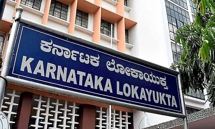 Davangere:  ಲೋಕಾಯುಕ್ತ ದಾಳಿ: ಮೂವರು ಅಧಿಕಾರಿಗಳ ಮನೆ, ಕಚೇರಿ ಸೇರಿದಂತೆ 18 ಕಡೆ ಶೋಧ