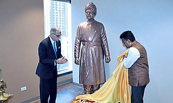 ಷಿಕಾಗೋ ದೂತಾವಾಸದಲ್ಲಿ ವಿವೇಕಾನಂದ ಪ್ರತಿಮೆ ಸ್ಥಾಪನೆ