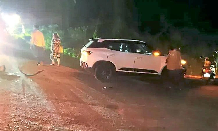 Kinnigoli: ಕೆಂಚನಕೆರೆ ಬಳಿ ಕಾರಿಗೆ ಲಾರಿ ಢಿಕ್ಕಿ: ಸಂಚಾರ ಅಸ್ತವ್ಯಸ್ಥ