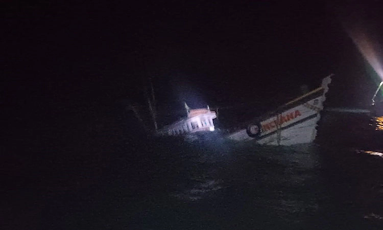 Maravanthe: Fishing boat sinks in Arabian Sea, six fishermen rescued
